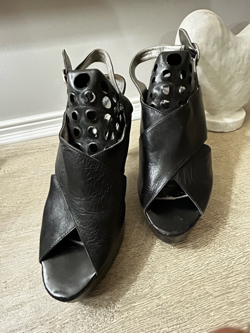 Guess Black Leather Peep-Toe Slingback high Heels